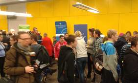 Pokaż zdjęcie: Osoby niepełnosprawne na giełdzie