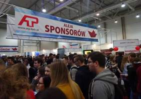 Pokaż zdjęcie: uczestnicy Akademickich Targów Pracy 10.04.2019