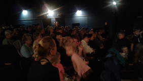 Pokaż zdjęcie: Zgromadzona publiczność