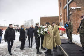 Pokaż zdjęcie: obchody 73 rocznicy spalenia więźniów radogoszcza i zakończenia okupacji niemieckiej w Łodzi