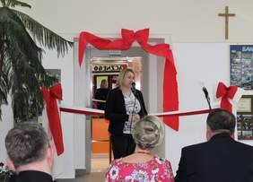 Pokaż zdjęcie: Iwona Osmałek, specjalista Oddziału Lubelskiego PFRON przemawia do zebranych gości