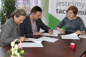 Pokaż zdjęcie: Zawarcie umowy z przedstawicielami Fundacji Heros