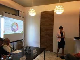 Pokaż zdjęcie: Wystąpienie Anny Skupień dyrektor Oddziału Wielkopolskiego PFRON podczas spotkania konsultacyjnego w Słupcy