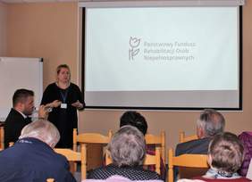 Pokaż zdjęcie: Iwona Osmałek specjalista ds. współpracy z administracją publiczną Oddziału Lubelskiego PFRON