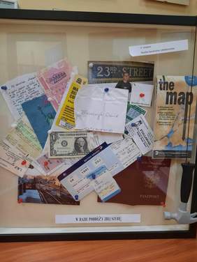 Pokaż zdjęcie: Zdjęcie przedstawia zwycięską pracę w kategorii rzeźba kameralna i płaskorzeźba Ogólnopolskiego Konkursu Plastycznego „Sztuka Osób Niepełnosprawnych”. 