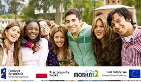 Plakat promujący projekt - grupa uśmiechniętych młodych ludzi