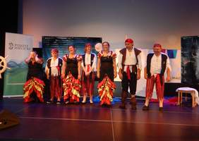 Pokaż zdjęcie: Występ artystyczny uczestników WTZ Podolany