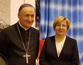 Pokaż zdjęcie: Biskup Andrzej Jeż oraz dyrektor Marta Mordarska