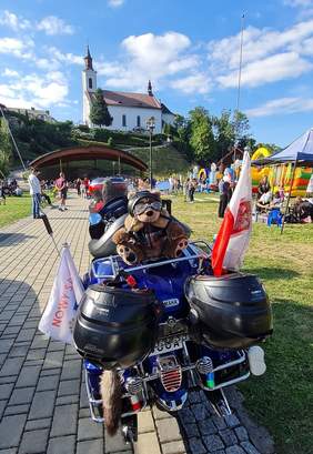 Pokaż zdjęcie: Motocykle -jedna z atrakcji Pikniku Wdzięczności organizowanego przez Stowarzyszenie Nasz Dom w Piwnicznej-Zdroju.