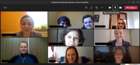 Pokaż zdjęcie: Spotkanie online z przedstawicielami małopolskich NGO - na zdjęciu widać kolaż zdjęć uśmiechniętych uczestników spotkania online 