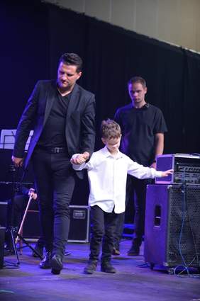 Pokaż zdjęcie: Finał 11. Festiwalu Piosenki „Integracja malowana dźwiękiem” 