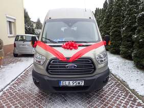 Pokaż zdjęcie: oficjalne przekazanie nowego środka transportu dla uczestników placówki ŚDS w Sędziejowicach