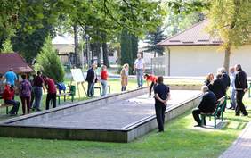 Pokaż zdjęcie: W rozgrywkach wzięli udział zawodnicy z: WTZ Gnojno, WTZ Jędrzejów, WTZ Kielce ul. Krzemionkowa, WTZ Mnichów, WTZ Osiny, WTZ Ostrów, WTZ Skarżysko, WTZ Zgórsko, DPS Kielce ul. Sobieskiego, DPS Końskie, DPS Łagiewniki oraz gospodarze z DPS Zgórs
