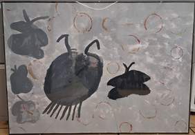 Pokaż zdjęcie: Namalowane motyle w kolorze czarnym na bąbelkowym tle