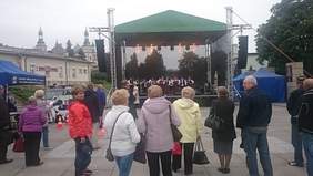 Pokaż zdjęcie: Występy zespołów ludowych 