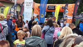 Pokaż zdjęcie: Uczesnicy, rodzice, goście, kibice.