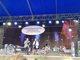 Pokaż zdjęcie: Sobotni Koncert Galowy współprowadzili Pan Mirosław Satora oraz Pan Andrzej Frajndt z zespołu Partita
