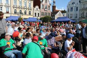 Pokaż zdjęcie: Festyn Przyjaźni „Tacy Sami” w Tczewie - uczstnicy festynu