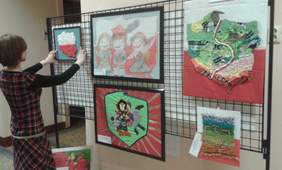 Pokaż zdjęcie: Kolejna wystawa prac uczestników Warsztatów Terapii Zajęciowej, Środowiskowych Domów Samopomocy i niepełnosprawnych mieszkańców Domów Pomocy Społecznej będzie miała miejsce w budynku Akademii Techniczno-Humanistycznej w Bielsku-Białej. Uroczy