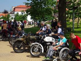 Pokaż zdjęcie: Członkowie Stowarzyszenia Miłośników Motocykli Zabytkowych KRUK