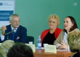 Pokaż zdjęcie: Przedstawiciele instytucji uczestniczących w debacie 