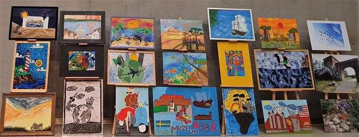 Pokaż zdjęcie: Wystwa prac wykonanych przez osoby z niepełnosprawnością z Wielkopolski w ramach ubiegłorocznej edycji Konkursu Plastycznego „Sztuka Osób Niepełnosprawnych”