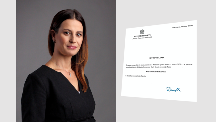 Zdjęcie portretowe kobiety- Minister Sportu, obok dokument, akt powołania 