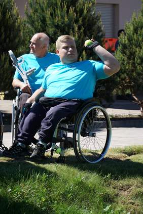 Pokaż zdjęcie: Rzut piłką