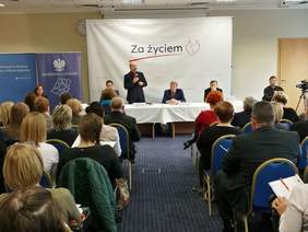 Pokaż zdjęcie: Konsultacje społeczne zmian w ustawach wdrażających Program kompleksowego wsparcia dla rodzin "Za życiem" w Opolu