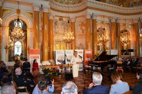 Uroczyste otwarcie gali przez Małżonkę Prezydenta Rzeczpospolitej Polskiej – Agatę Kornhauser – Dudę. Zdjęcia dzięki uprzejmości pana J. Surmacz. 