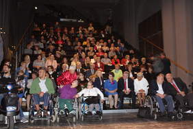 Pokaż zdjęcie: Uczestnicy uroczystości