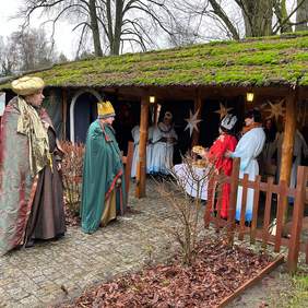 Pokaż zdjęcie: Jasełka w wykonaniu grupy teatralnej „Kameleon”