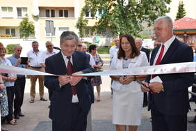 Pokaż zdjęcie: Przecięcie wstęgi