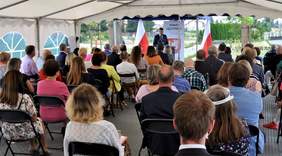 Pokaż zdjęcie: Uczestnicy uroczystości