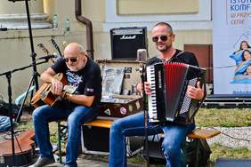 Pokaż zdjęcie: Występ zespołu Indivi-Duo