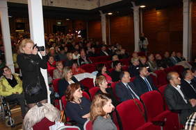 Uczestnicy obchodów Dnia Godności Osób Niepełnosprawnych w Przemyślu