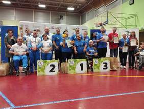 Pokaż zdjęcie: Łącznie zawodnicy podczas rywalizacji w 5 zawodach zdobyli 3 puchary