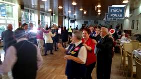 Pokaż zdjęcie: Uczestnicy Kolejowego Balu Karnawałowego w Domu Pomocy Społecznej Ugory