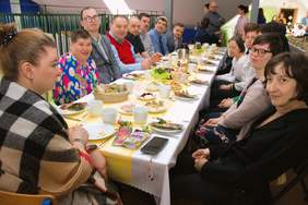 Pokaż zdjęcie: Wspólne wielkanocne śniadanie 