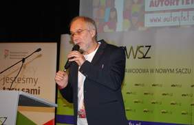 Pokaż zdjęcie: Tomasz Gubała - prezes Fundacji Wspomagającej Wychowanie "Archezja"