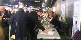 Pokaż zdjęcie: Uczestnicy Targów Pracy i Przedsiębiorczości w Tauron Arena Kraków