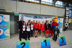 Pokaż zdjęcie: Dekoracja zwyciężczyń