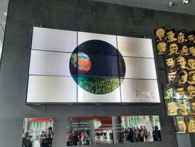 Pokaż zdjęcie: Wnętrze Centrum Olimpijskiego w Warszawie  