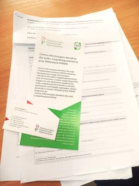 Pokaż zdjęcie: Ulotka CIDON n blacie stołu