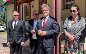 Pokaż zdjęcie: Uroczystość przekazania autobusu ( fot. Radio Kielce)