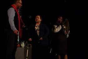 Pokaż zdjęcie: Wychowankowie i pracownicy Ośrodka na scenie