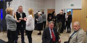 Pokaż zdjęcie: Składanie życzeń podczas Spotkania Opłatkowego