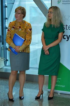 Pokaż zdjęcie: Od lewej: Dyrektor Marta Mordarska oraz Poseł Małgorzata Wassermann 