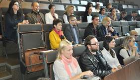 Pokaż zdjęcie: Anna Skupień, dyrektor Oddziału Wielkopolskiego PFRON wraz z uczestnikami Wielkopolskiego Konwentu Regionalnego Osób z Niepełnosprawnościami