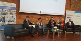 Pokaż zdjęcie: Debata - Wsparcie osób niepełnosprawnych w społeczności lokalnej